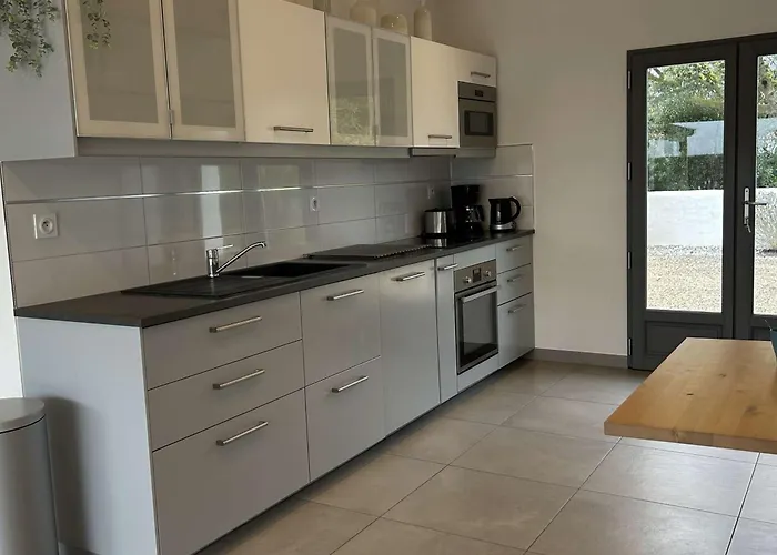 Prázdninový dům Maison Familiale 10 Pers, Annexe, 250m, Wifi, Parking, Jardin Clos, Terrasse Avec Pergola - Fr-1-224b-163 *